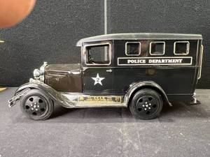 lot 68 image: Jim Beam Ford Paddy Wagon empty Used