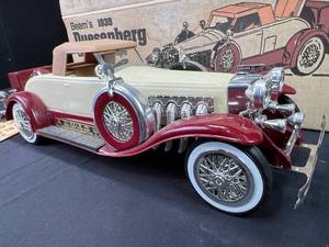 lot 74 image: Beams Duesenberg Convertible Coupe Decanter Used