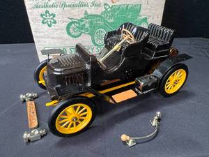 lot 67 image: ASI 1909 Stanley Steamer Decantor