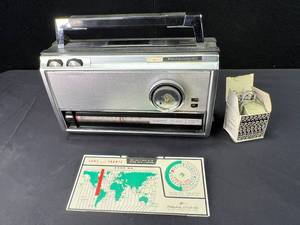lot 346 image: Vintage Realtone Model 8812 18 Transistor 11 Band Portable Radio