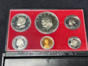lot 542 image: 1976 Bi-Centennial Year Proof Set