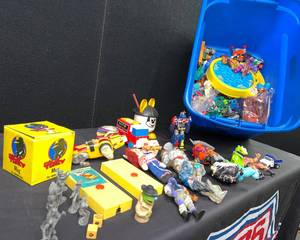 lot 325 image: Vintage Collectable and Other Toys