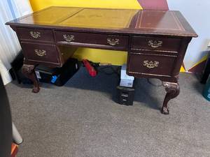 lot 5 image: Wood Office Desk