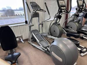 lot 4 image: Precor EFX 556i Elliptical Cross-Trainer