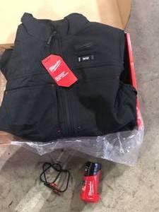 Milwaukee Womens Large M12 12-Volt Lithium-Ion Cordless AXIS Black Heated Quilted Jacket Kit with One 3.0 Ah Battery and Charger     Customer Returns See Pictures