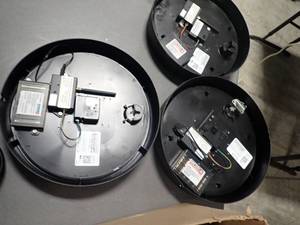 Large Clocks wireless (5) 4 no wireless , solid institutional clocks, reliable