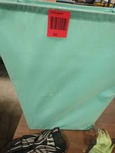 Hamper 20 in wide , 22 in tall