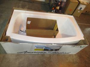 lot 43 image: American Standard Ovation Curve 60 in. Left Hand Drain Rectangular Alcove Bathtub-Damaged, See Pictures