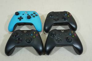 4 XBOX Controllers