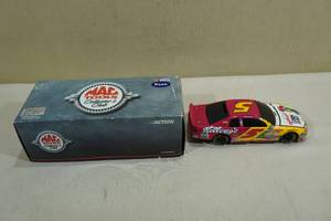 Action MAC Tools Terry Labonte 124 Scale Die Cast Black Window Bank