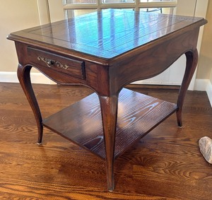 lot 23 image: Henredon Side  Accent Table with Drawer