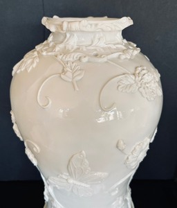 lot 24 image: Remarkable Resin Vase by Z Gallerie