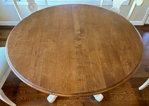 lot 5 image: Enticing Ethan Allen Dining Table with 4 Chairs