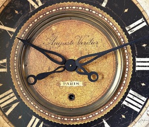 lot 35 image: Delightful Decorative Wall Clock