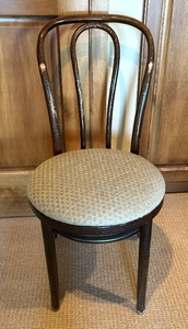 lot 37 image: Vintage Wooden Parlor Chair