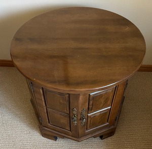 lot 41 image: Vintage Hexagon Accent Table Cabinet