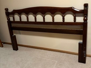 lot 8 image: Beautiful Vintage FullQueen Headboard