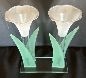 lot 51 image: Floral Design Art Glass Candle Holder