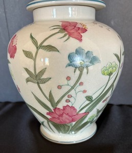 lot 55 image: Andrea by Sadek Hand Painted Fleurs de Chantilly Lidded Jar