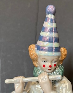 lot 66 image: Glossy Porcelain Musica Clown Figurine