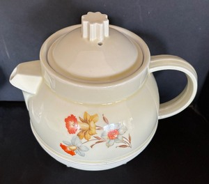 lot 70 image: Vintage Superior Quality Kitchenware Drip-Olator