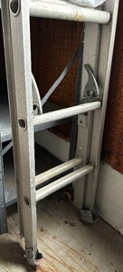 lot 111 image: Metal 10 Foot Extension Ladder