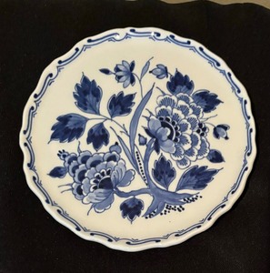 lot 76 image: Blue and White Delights