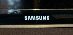 lot 82 image: Samsung 23 Inch TV with Remote