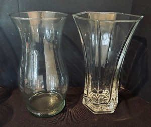 lot 92 image: Clear Glass Vases and Pitcher