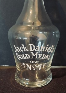lot 94 image: Jack Danials Gold Medal Old No. 7 Decanter