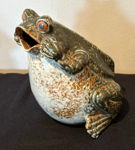 lot 98 image: Pair of Decorative Frog Figurines