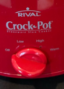 lot 162 image: Red Rival Crock Pot