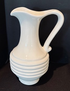 lot 171 image: Stunning White Serving Pieces