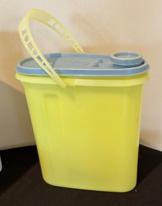 lot 173 image: Tupperware and Rubbermaid Plastic Storage Containers