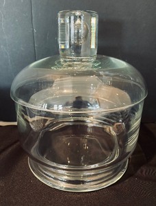 lot 182 image: Beautiful Crystal and Clear Glass Serving Bowls