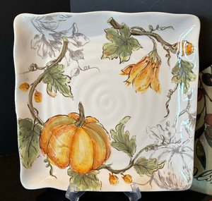 lot 184 image: Sensational Serving Pieces and Cutting Board