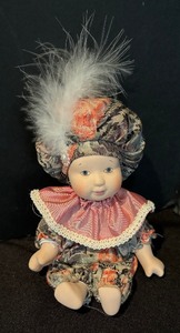 lot 185 image: Darling Decorative Delights