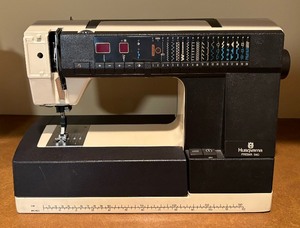 lot 190 image: Husqvarna Viking 900 Series Sewing Machine