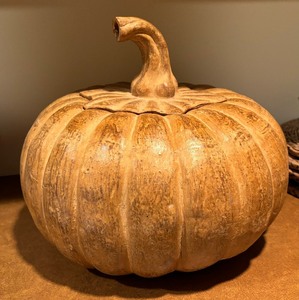 lot 191 image: Fall Themed Decorative Items