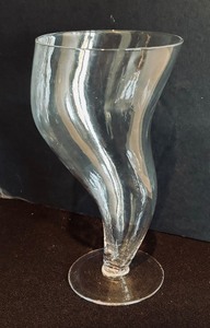 lot 196 image: Set of 6 Whimsical Curvy Glasses