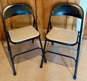 lot 212 image: Set of Folding Black and Tan Colored Chairs