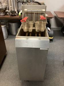 lot 10 image: Vulcan Deep Fryer Model 871610 2004