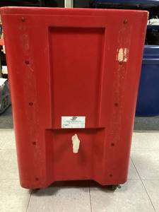 lot 31 image: Cooler on Casters. Iowa Rotocast Plastics
