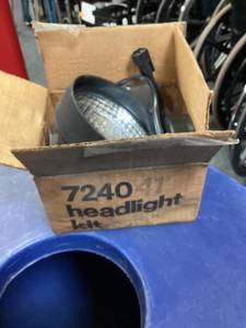 lot 36 image: Ariens Snowblower Headlight Kit 724041