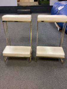 lot 65 image: Kneelers, pair