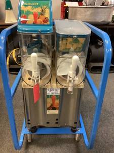 lot 70 image: Double Tank Slushie Machine
