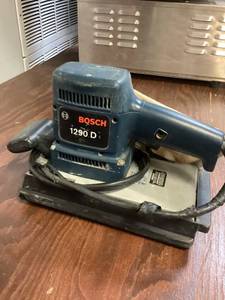 lot 90 image: Bosch Oscillating Sander w Bag