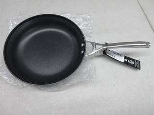 lot 112 image: Calphalon Contemporary Hard-Anodized Aluminum Nonstick Cookware, Omelette Pan, 12-Inch, Black. New, Slight Scratches (See Photo).