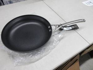 lot 114 image: Calphalon Contemporary Hard-Anodized Aluminum Nonstick Cookware, Omelette Pan, 12-Inch, Black. New, Slight Scratches (See Photo).