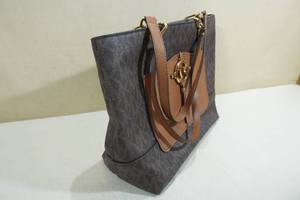 lot 42B image: Michael Kors Amy Large Tote Bag